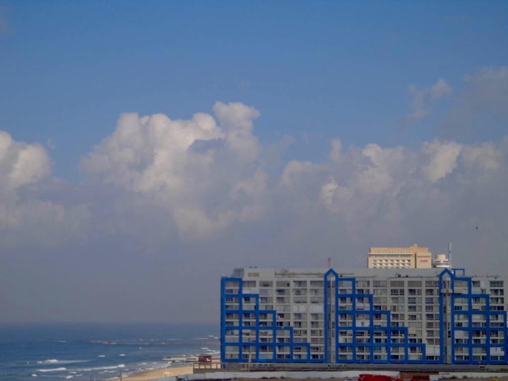 Perfect Sea View Apartment Bat Yam Exterior photo